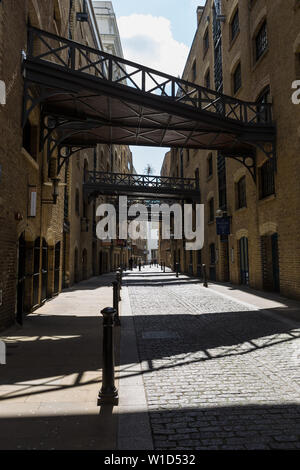 Shad Thames ist eine historische Riverside Straße neben der Tower Bridge in Bermondsey und ist auch eine Informelle Bezeichnung für die Umgebung in London Stockfoto