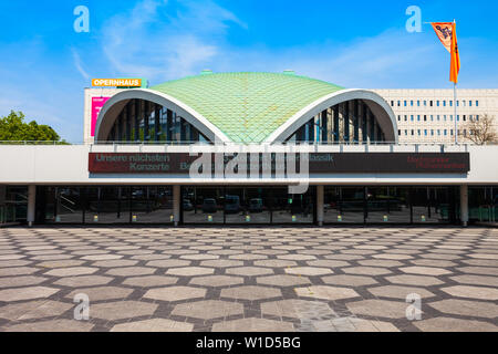 DORTMUND, Deutschland - Juli 04, 2018: Dortmund Opernhaus ist ein Opernhaus im Zentrum der Stadt Dortmund, Deutschland Stockfoto