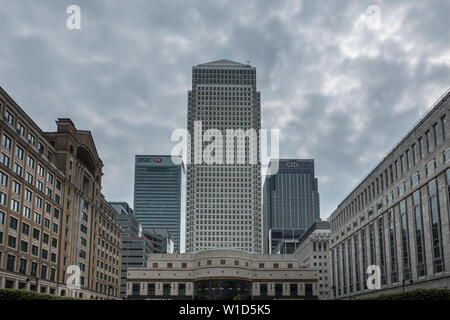 Osten Blick auf Canary Wharf von Cabot Square, London, UK Stockfoto