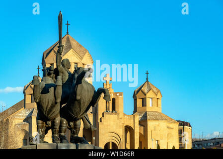 Denkmal für Allgemeine ZORAVAR Andranik und St. Gregor des Erleuchters geweihten Kathedrale, Jerewan, Armenien Stockfoto