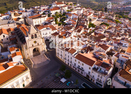 Antenne Panoramablick von Elvas sity mit Marktplatz und die Kathedrale, Portugal Stockfoto