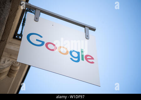 29. Juni 2019, France (Frankreich), Rennes: ein Schild mit der Aufschrift "Google" vor einem Schulungsraum des Unternehmens hängt. Foto: Sebastian Gollnow/dpa Stockfoto