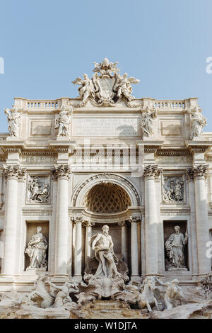 Trevi-Brunnen (Fontana di Trevi) in Rom, Italien. Stockfoto