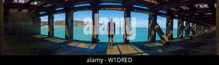 Antony Gormley, Statue, ein anderes Mal. Folkestone, Hafen, Arm, Folkestone, Kent, England Stockfoto