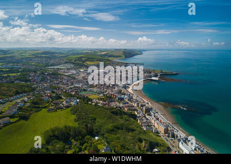 Aberystwyth Wales UK, Dienstag, 02. Juli 2019 UK Wetter: Ein herrlich sonnigen Juli morgen in Aberystwyth, an der Westküste von Wales, die von einer Drohne gesehen (durch ein CAA-genehmigten kommerzieller Betreiber) Foto creditt Keith Morris/Alamy leben Nachrichten Stockfoto