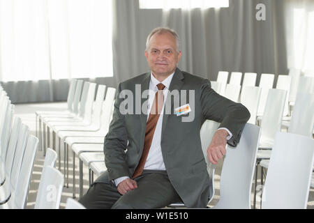 Prof. Dr. Christoph M. SCHMIDT, Wirtschaftswissenschaftler, Präsident des RWI Leibniz Institut für Wirtschaftsforschung in Essen, Vorsitzender des Sachverständigenrat zur Beurteilung der gesamtwirtschaftlichen Entwicklung, Porträts, Portraits, Portrait, Single Bild, Single betrifft, Ruhr Konferenz, Potentiale thematisches Forum" der Metropolregion für Gesundheit und Arbeit mit Sorgfalt" in der Sanaa-Gebäude auf dem Gelände des Welterbe Zollverein in Essen, 01.07.2019. | Verwendung weltweit Stockfoto