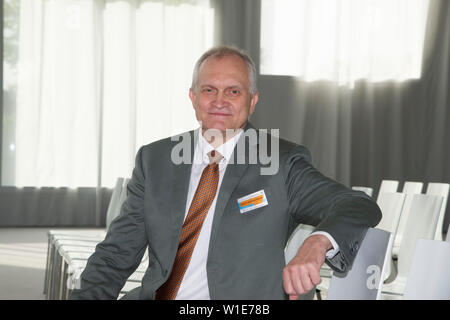 Essen, Deutschland. 01. Juli, 2019. Prof. Dr. Christoph M. SCHMIDT, Wirtschaftswissenschaftler, Präsident des RWI Leibniz Institut für Wirtschaftsforschung in Essen, Vorsitzender des Sachverständigenrat zur Beurteilung der gesamtwirtschaftlichen Entwicklung, Ruhr Konferenz, Thema Forum" Nutzung der Potentiale der Metropolregion für Gesundheit und Pflege" in der Sanaa-Gebäude auf dem Gelände des Weltkulturerbes Zollverein in Essen, 01.07.2019. | Verwendung der weltweiten Kredit: dpa/Alamy leben Nachrichten Stockfoto