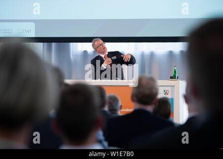 Essen, Deutschland. 01. Juli, 2019. Prof. Andreas Kruse, Psychologe, Gerontologe und Demographen sowie verantwortliche Autor der nationalen Berichte des Bundestages, Ruhr-Konferenz, Thema Forum' Potentiale der Metropolregion für Gesundheit und Pflege" in der Sanaa-Gebäude auf dem Gelände der Zeche Zollverein Weltkulturerbe in Essen, 01.07.2019. | Verwendung der weltweiten Kredit: dpa/Alamy leben Nachrichten Stockfoto