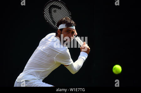 Nikoloz Basilashvili in Aktion an Tag zwei der Wimbledon Championships in der All England Lawn Tennis und Croquet Club, Wimbledon. Stockfoto