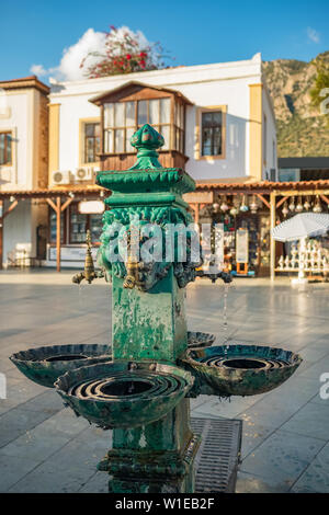 Alte vintage Trinkbrunnen in Kas, Türkei Stockfoto
