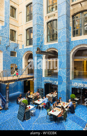 Les Docks Dorf, Marseille, Bouches du Rhône, Provence, Provence-Alpes-Cote d'Azur, Frankreich, Europa Stockfoto