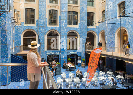 Les Docks Dorf, Marseille, Bouches du Rhône, Provence, Provence-Alpes-Cote d'Azur, Frankreich, Europa Stockfoto