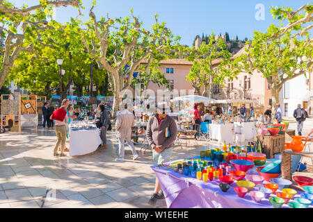 Morgen Markt in den Hafen von Cassis, Cassis, Bouches du Rhône, Provence, Provence-Alpes-Cote d'Azur, Französische Riviera, Frankreich, Europa Stockfoto