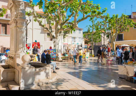 Morgen Markt in den Hafen von Cassis, Cassis, Bouches du Rhône, Provence, Provence-Alpes-Cote d'Azur, Frankreich, Europa Stockfoto