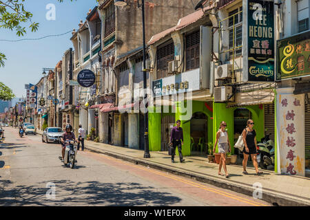 Eine Straßenszene, George Town, Insel Penang, Malaysia, Südostasien, Asien Stockfoto