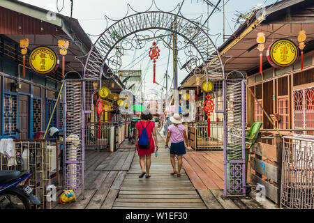 Ein Blick auf die Lee clan Jetty, einer der Clan Molen, in George Town, Insel Penang, Malaysia, Südostasien, Asien Stockfoto