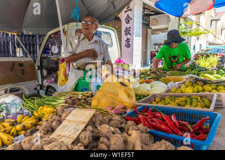 Obststand an der Campbell Street Market in George Town, UNESCO-Weltkulturerbe, Insel Penang, Malaysia, Südostasien, Asien Stockfoto