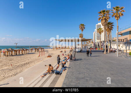 Ansicht der Hotels und der Promenade auf der Hayarkon Street, Tel Aviv, Israel, Naher Osten Stockfoto