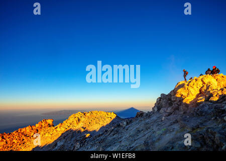 Pico del Teide, 3718 m, der höchste Berg Spaniens, den Teide Nationalpark, UNESCO-Weltkulturerbe, Teneriffa, Kanarische Inseln, Spanien, Atlantik Stockfoto