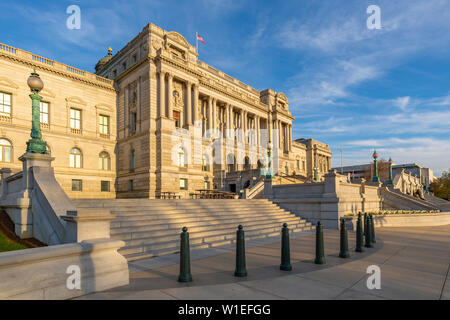Ansicht der Bibliothek des Kongresses im Frühjahr, Washington D.C., Vereinigte Staaten von Amerika, Nordamerika Stockfoto