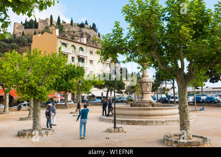 Boccia im Hafen von Cassis, Cassis, Bouches du Rhône, Provence, Provence-Alpes-Cote d'Azur, Frankreich, Europa Stockfoto