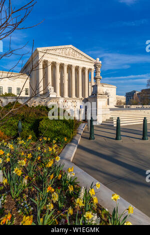 Der Oberste Gerichtshof der Vereinigten Staaten im Frühjahr, Washington D.C., Vereinigte Staaten von Amerika, Nordamerika Stockfoto