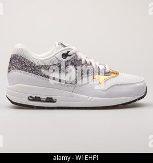 Wien, Österreich - 23 August 2017: Nike Air Max 1 SE weiß und schwarz Sneaker auf weißem Hintergrund. Stockfoto