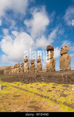 Moai Köpfe auf der Osterinsel, Rapa Nui Nationalpark, UNESCO-Weltkulturerbe, Easter Island, Chile, Südamerika Stockfoto