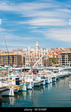 Boote im Hafen von Cassis, Bouches du Rhône, Provence, Provence-Alpes-Cote d'Azur, Côte d'Azur, Frankreich, Mittelmeer, Europa Stockfoto