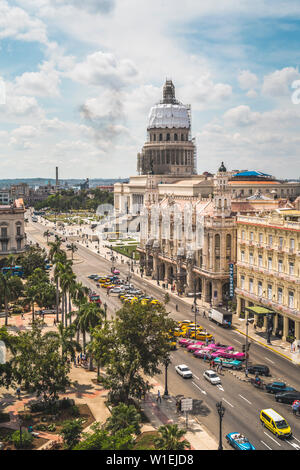 Luftaufnahme des Gran Teatro de La Habana und El Capitolio, Havanna, Kuba, Karibik, Karibik, Zentral- und Lateinamerika Stockfoto