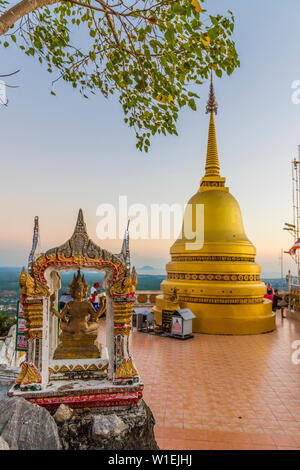 Die Oberseite der Tiger Cave Tempel in Krabi, Thailand, Südostasien, Asien Stockfoto