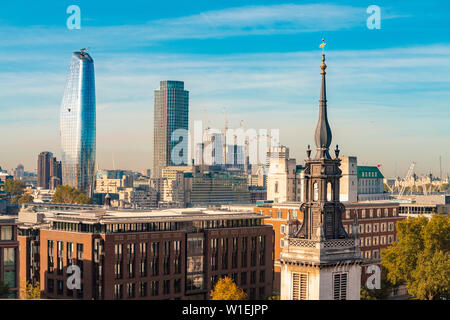 Skyline von London aus Eine neue Veränderung, die Stadt London mit dem London Eye und Oxo Tower und einem Blackfriars bei der Bank, London, England, Großbritannien Stockfoto
