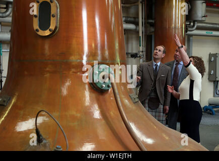 Der Graf und die Gräfin von Forfar, als sie Besuch Glenfiddich Whisky Distillery in Dufftown. Stockfoto