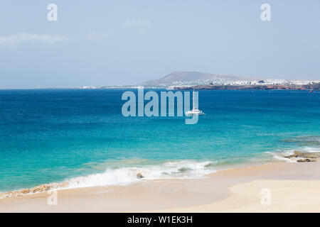 Blick auf den Atlantik von Playa del Pozo, Playa Blanca, Yaiza, Lanzarote, die die Provinz Las Palmas, Kanarische Inseln, Spanien, Atlantik, Europa Stockfoto