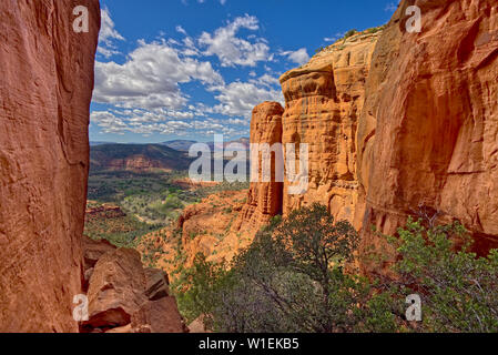 Nordwest Ansicht von Sedona aus dem Sattel auf Cathedral Rock, Sedona, Arizona, Vereinigte Staaten von Amerika, Nordamerika Stockfoto