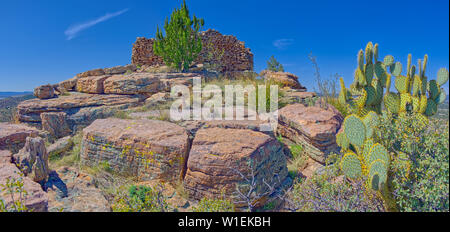 Alten Indianischen Ruinen, ähnlich einer alten Festung auf Sullivan Butte in Chino Valley, Arizona, Vereinigte Staaten von Amerika, Nordamerika Stockfoto