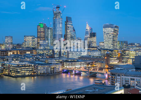 Der Londoner City Skyline von der Tate, London, England, Vereinigtes Königreich, Europa Stockfoto