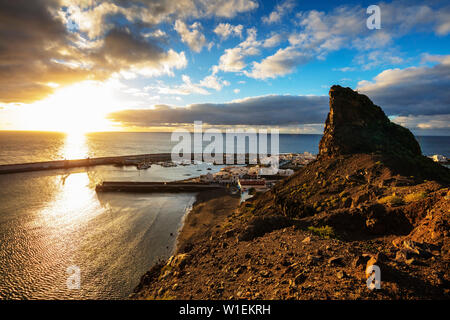 Küste und Hafen von Agaete, Gran Canaria, Kanarische Inseln, Spanien, Atlantik, Europa Stockfoto