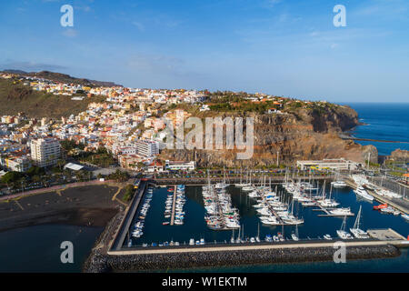 Antenne drone Aussicht auf San Sebastian de la Gomera Stadt und Marina, UNESCO Biosphäre Website, La Gomera, Kanarische Inseln, Spanien, Atlantik, Europa Stockfoto