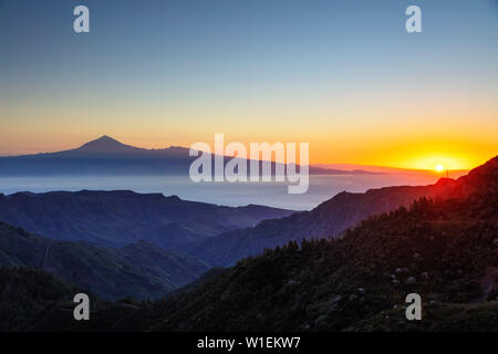 Nationalpark Garajonay und Teneriffa in der Ferne, der Nationalpark Garajonay, Weltkulturerbe der UNESCO, La Gomera, Kanarische Inseln, Spanien, Atlantik Stockfoto