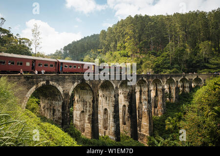 Bahnübergang neun Bogenbrücke, Ella, Provinz Uva, Sri Lanka, Asien Stockfoto