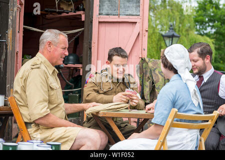 Kidderminster, Großbritannien. 29 Juni, 2019. Severn Valley's Eisenbahn Tep zurück in die 40er Jahre" einen fabelhaften Start dieses Wochenende mit kostümierten Re-enactors ihren Part spielen, eine authentische Rekonstruktion der Kriegszeit Großbritannien. Quelle: Lee Hudson Stockfoto