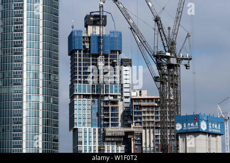 Nine Elms Regeneration - DAMAC Türme und ein Nine Elms im Süden Londons. Juni 26, 2019 Stockfoto