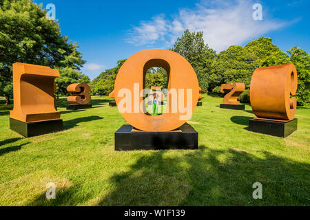 Robert Indiana, von eins bis null (1980-2002) von Waddington Custot - Frieze Skulptur, eine der größten Ausstellungen im Freien in London, darunter Arbeiten von 25 internationalen Künstlerinnen und Künstler aus fünf Kontinenten im Regent's Park ab 4. Juli - 7. Oktober 2018 vorgelegt. Stockfoto