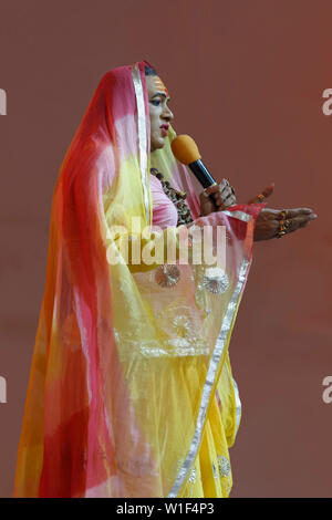 Hijra community Mitglied, für redaktionelle nur verwenden, Allahabad Kumbh Mela, der weltweit größte religiöse Versammlung, Uttar Pradesh, Indien Stockfoto