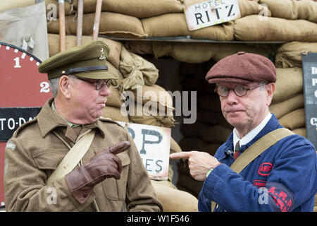 Kidderminster, Großbritannien. Juni 2019. Severn Valley Railways 'Step Back to the 40's' startet dieses Sommerwochenende mit kostümierten Re-Enactors, die ihre Rolle bei der Bereitstellung einer authentischen Erholung von Wartime Britain spielen. Kredit: Lee Hudson Stockfoto