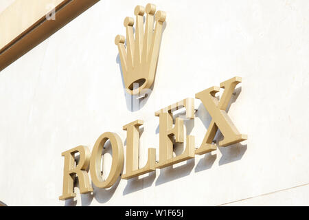 MONTE CARLO, MONACO - 19. AUGUST 2016: Rolex Luxusuhren Shop goldene Zeichen in Monte Carlo, Monaco. Stockfoto