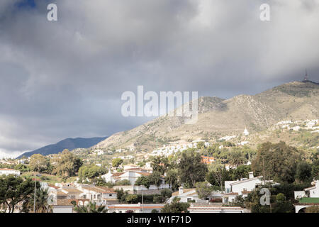 Landschaft schoss mit Blick über die City Resort von Benalmadena Urlaub in Spanien an der montinas Stockfoto