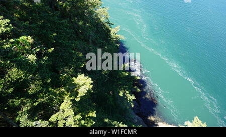 Blick auf das Meer von Deception Pass Stockfoto