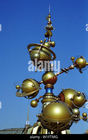 Die orbitron, Maschinen Volantes: Eine Rakete spinner Attraktion in Discoveryland, Disneyland Park, Paris, Frankreich Stockfoto